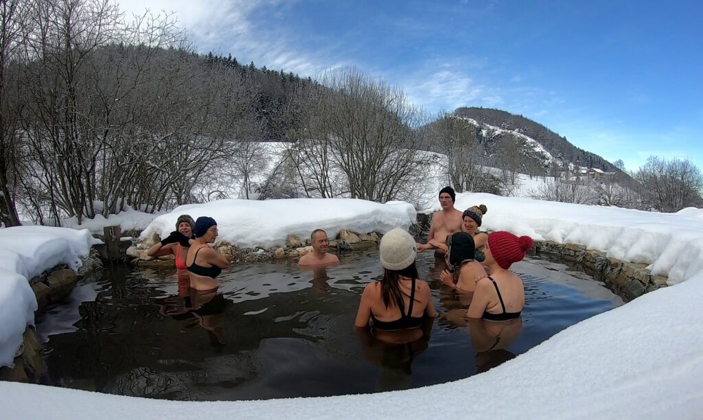 stagiaires pratiquant le toumo ou yoga du froid dans le Vercors