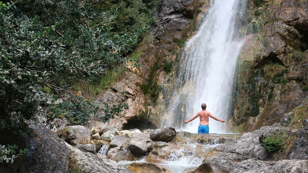 yoga du froid, l'énergie des cascades